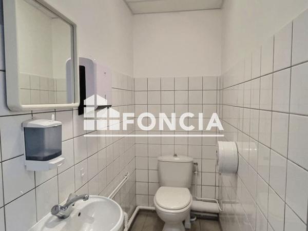 À vendre Local commercial 63 m² - Le Chambon-feugerolles 42500