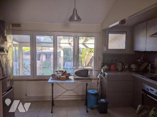 Miroir/ Batingolle Maison de 81 m² deux chambres, véranda donnant accès au jardin avec terrasse 