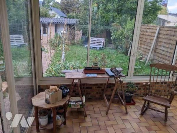 Miroir/ Batingolle Maison de 81 m² deux chambres, véranda donnant accès au jardin avec terrasse 