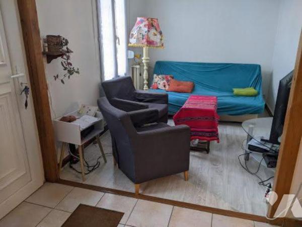 Miroir/ Batingolle Maison de 81 m² deux chambres, véranda donnant accès au jardin avec terrasse 
