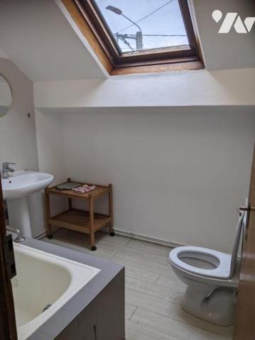 Miroir/ Batingolle Maison de 81 m² deux chambres, véranda donnant accès au jardin avec terrasse 
