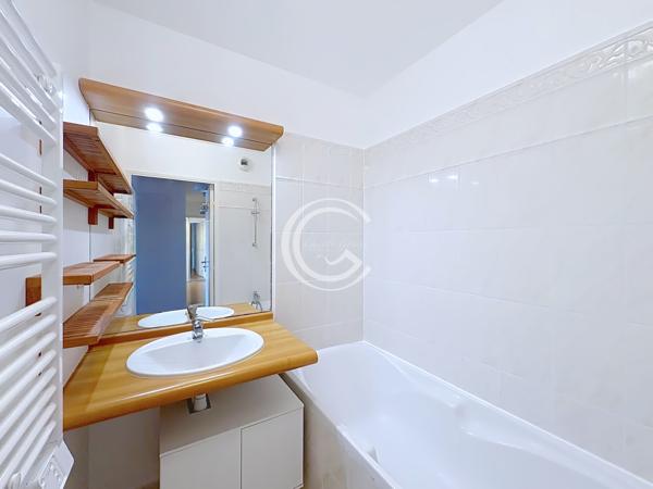 BIEN PLACÉ, VUE DEGAGÉE & LUMIÈRE, DPE C !
