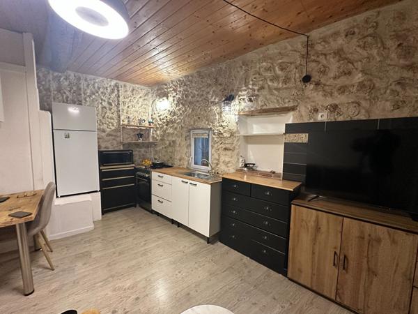 A VENDRE 13390 AURIOL STUDIO 15M² AVEC BALCON