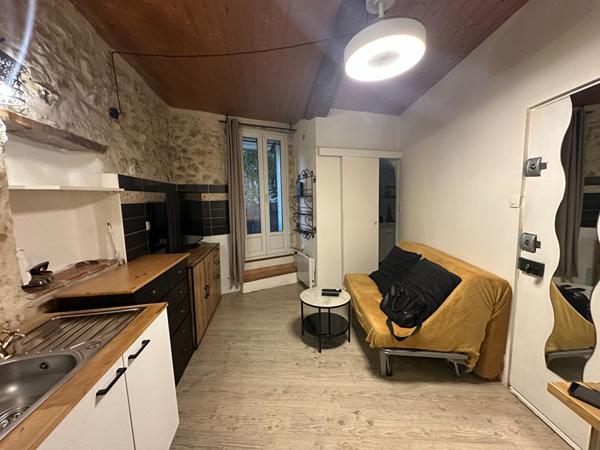 A VENDRE 13390 AURIOL STUDIO 15M² AVEC BALCON