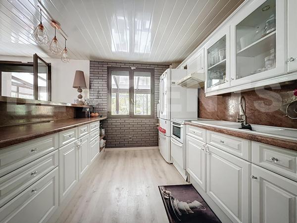 Coubron – Maison 148m2 habitable (180m2 au sol) – 5 Chambres – Véranda – Garage 