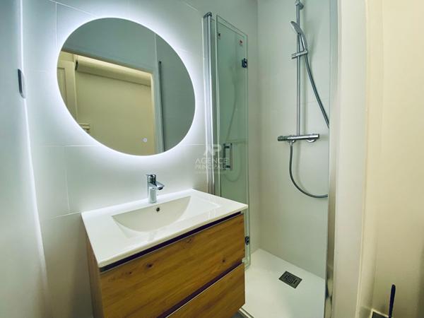 "Versailles Notre-Dame" Joli studio refait à neuf de 30m²" Loyer €895/mois charges comprises **  - Référence  23782