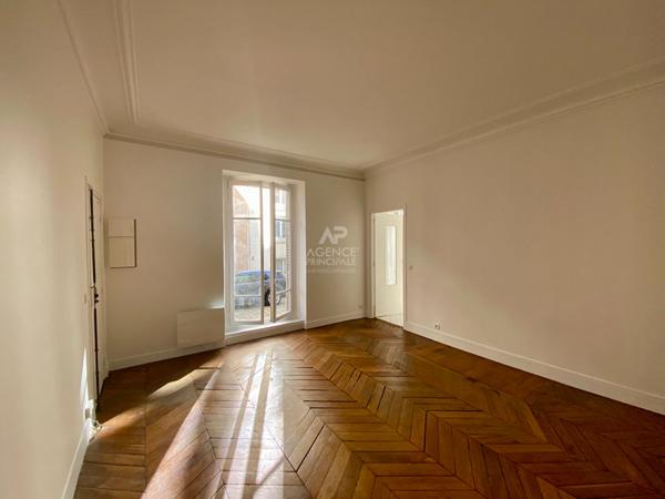 "Versailles Notre-Dame" Joli studio refait à neuf de 30m²" Loyer €895/mois charges comprises **  - Référence  23782