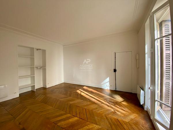 "Versailles Notre-Dame" Joli studio refait à neuf de 30m²" Loyer €895/mois charges comprises **  - Référence  23782