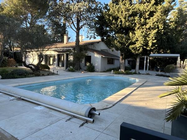 Les Angles (30133) Villa de plain-pied entièrement rénovée