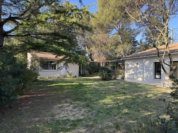 Les Angles (30133) Villa de plain-pied entièrement rénovée