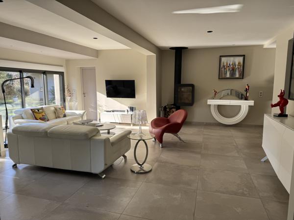 Les Angles (30133) Villa de plain-pied entièrement rénovée