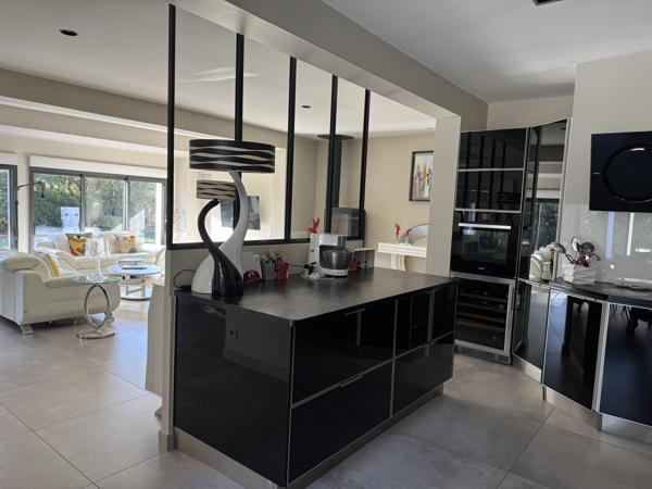 Les Angles (30133) Villa de plain-pied entièrement rénovée