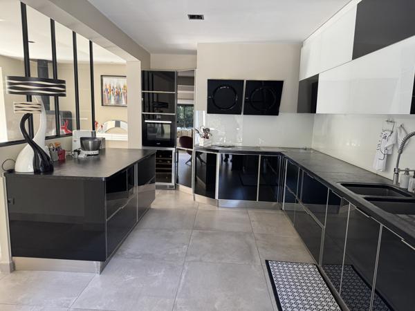 Les Angles (30133) Villa de plain-pied entièrement rénovée