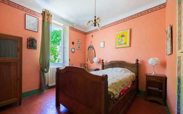 Maison à vendre    7 pièces • 178 m2 Sainte-Tulle