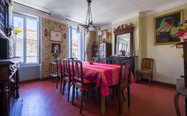 Maison à vendre    7 pièces • 178 m2 Sainte-Tulle