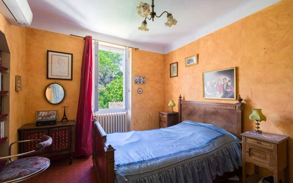 Maison à vendre    7 pièces • 178 m2 Sainte-Tulle