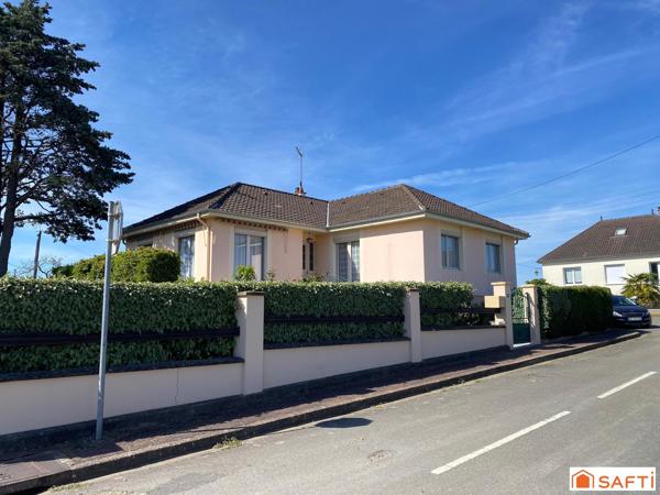 Beau pavillon des années 70 avec 4 chambres et un très grand sous sol idéalement situé
