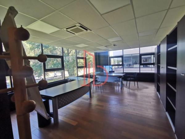 Bureau de 265 m² à louer à Bordeaux Lac - Bruges