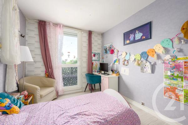Appartement F4 à vendre  4 pièces - 79,15 m 2   CROSNE  - 91