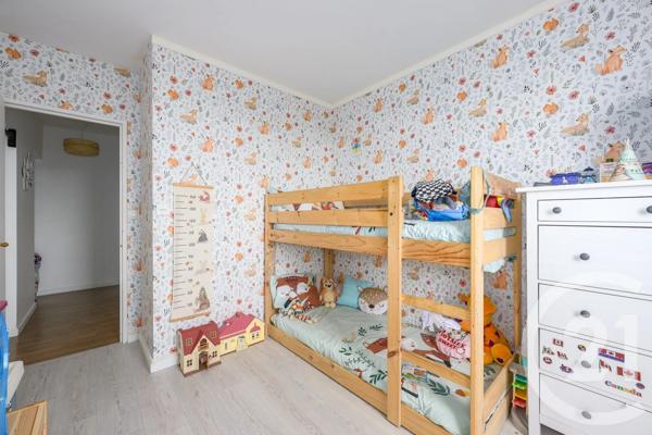Appartement F4 à vendre  4 pièces - 79,15 m 2   CROSNE  - 91