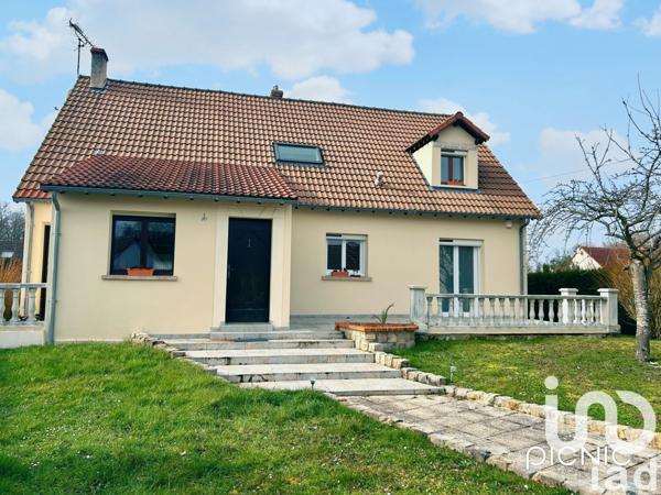 Maison traditionnelle 10 pièces de 181 m² à Corquilleroy (45120)