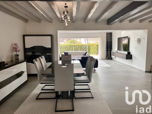 Maison traditionnelle 10 pièces de 181 m² à Corquilleroy (45120)