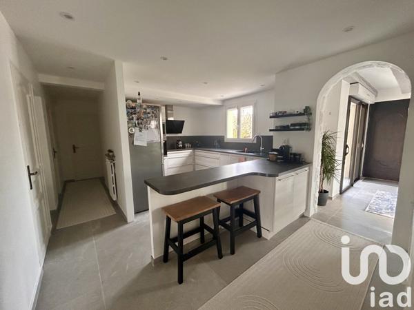 Maison traditionnelle 10 pièces de 181 m² à Corquilleroy (45120)