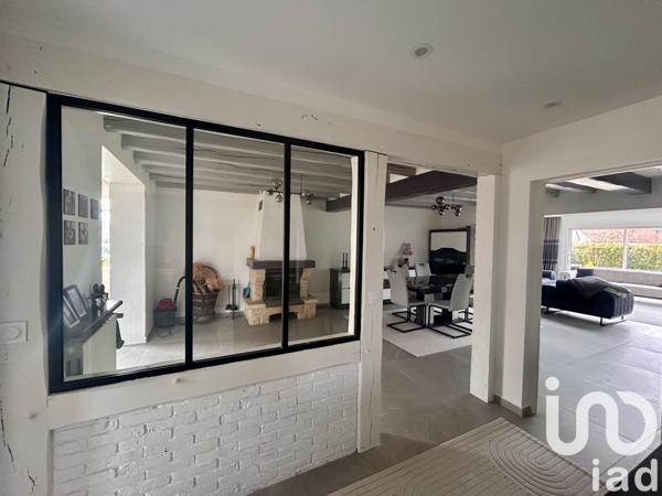 Maison traditionnelle 10 pièces de 181 m² à Corquilleroy (45120)