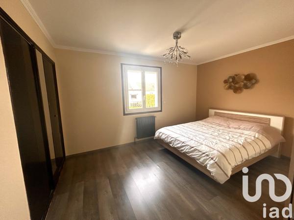 Maison traditionnelle 10 pièces de 181 m² à Corquilleroy (45120)