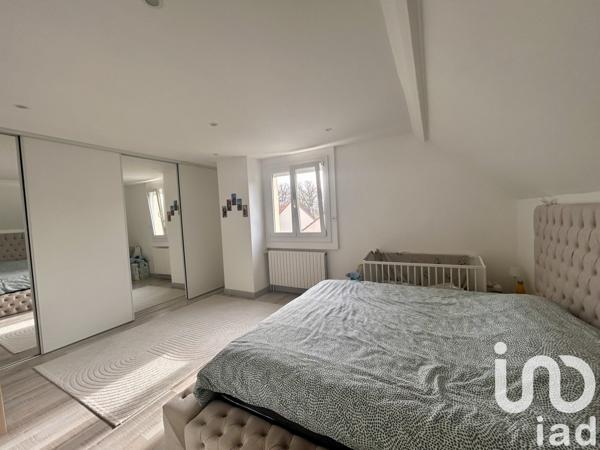 Maison traditionnelle 10 pièces de 181 m² à Corquilleroy (45120)