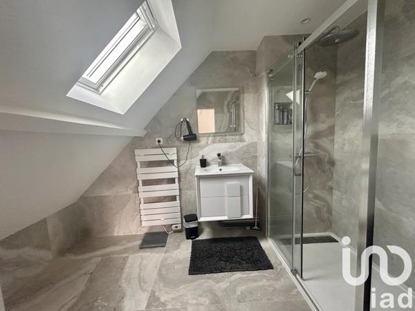 Maison traditionnelle 10 pièces de 181 m² à Corquilleroy (45120)