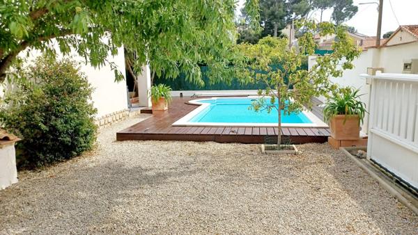 EN EXCLUSIVITE, Secteur des 4 chemins des routes, sur une parcelle de terrain de 464m², belle maison familiale de 13m² avec piscine et garage