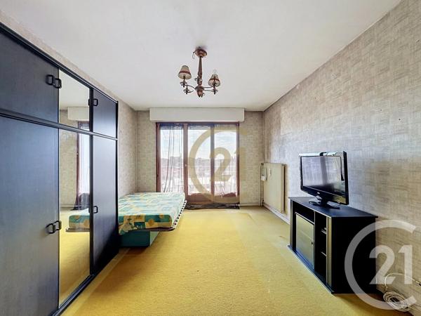 Appartement F4 à vendre  4 pièces - 81,80 m 2   LUXEUIL LES BAINS  - 70
