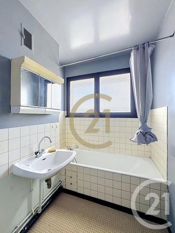 Appartement F4 à vendre  4 pièces - 81,80 m 2   LUXEUIL LES BAINS  - 70