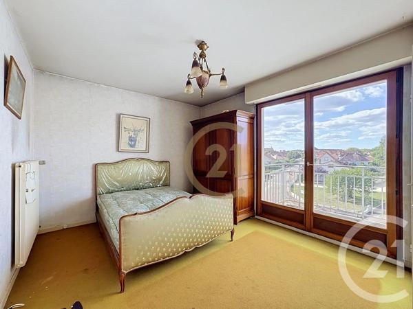 Appartement F4 à vendre  4 pièces - 81,80 m 2   LUXEUIL LES BAINS  - 70