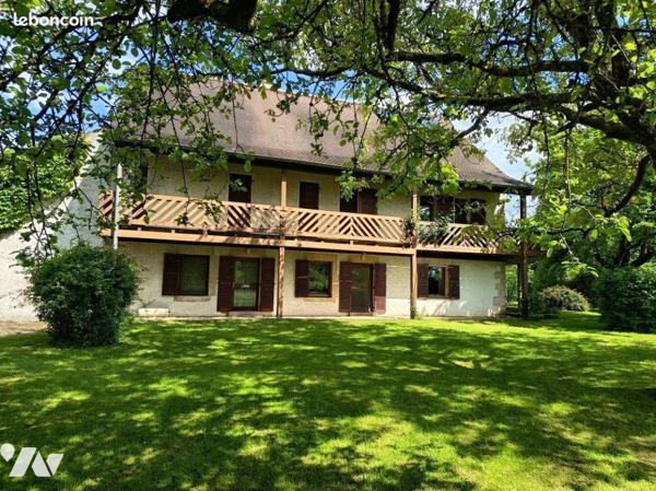 Maison familiale de 270 m² avec dépendances à 2 pas du centre historique de Dole