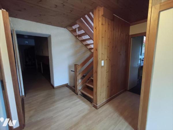 Maison familiale de 270 m² avec dépendances à 2 pas du centre historique de Dole