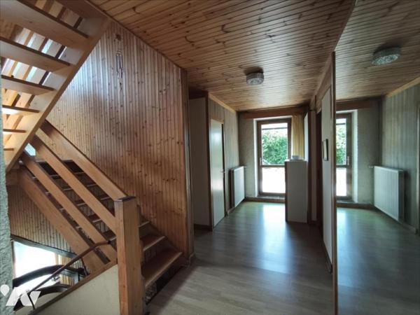 Maison familiale de 270 m² avec dépendances à 2 pas du centre historique de Dole