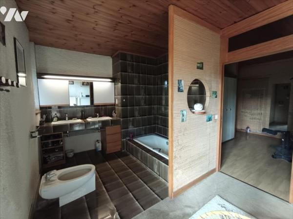 Maison familiale de 270 m² avec dépendances à 2 pas du centre historique de Dole