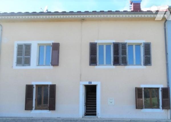 Maison ancienne sur CINQUETRAL d'environ 180m² avec petit jardin.