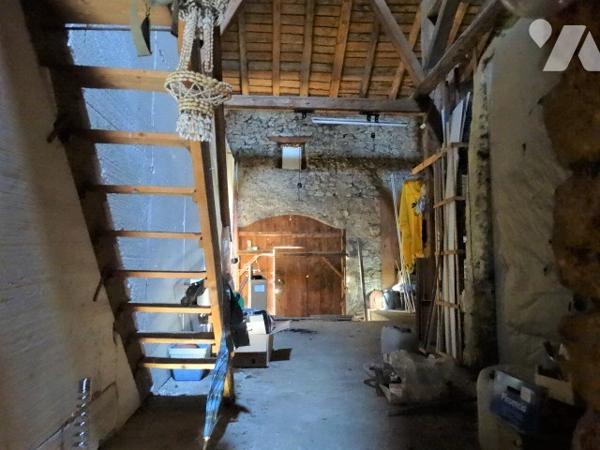 Maison ancienne sur CINQUETRAL d'environ 180m² avec petit jardin.