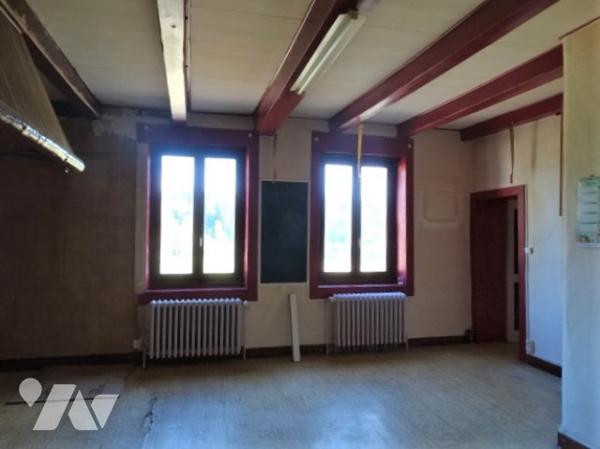 Maison ancienne sur CINQUETRAL d'environ 180m² avec petit jardin.