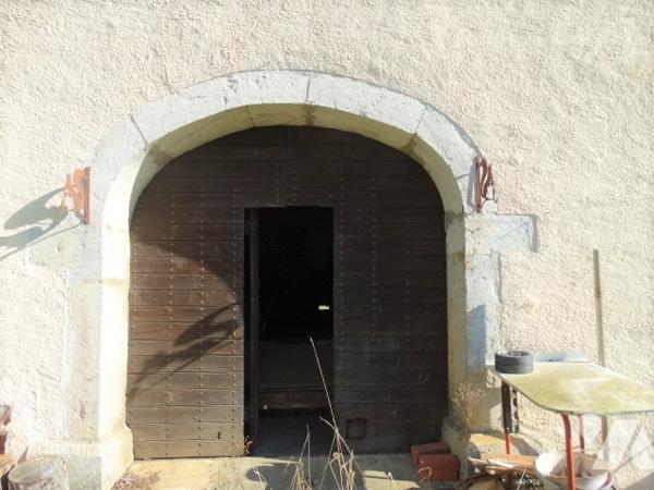 Maison ancienne sur CINQUETRAL d'environ 180m² avec petit jardin.