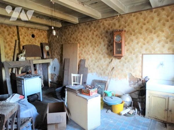 Maison ancienne sur CINQUETRAL d'environ 180m² avec petit jardin.