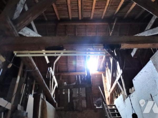 Maison ancienne sur CINQUETRAL d'environ 180m² avec petit jardin.