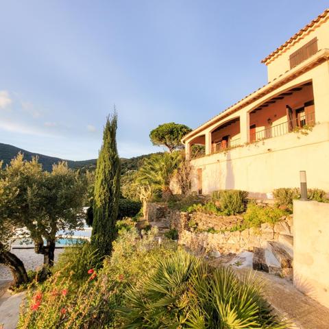 Maison à vendre  5 pièces - 160 m2 CAVALAIRE SUR MER - 83