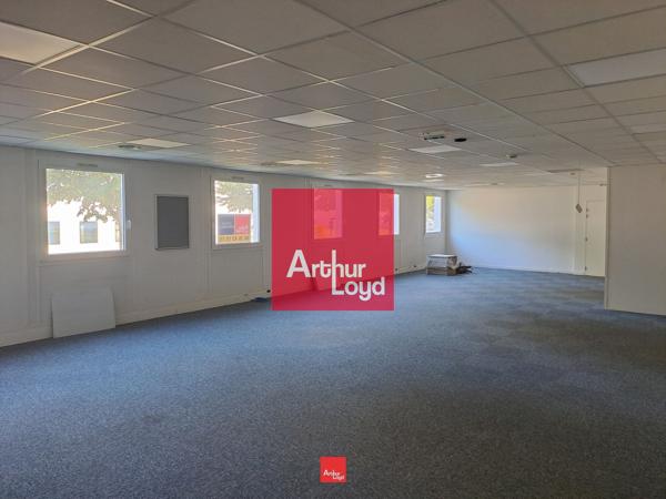 A LOUER BUREAUX PARC SUD GALAXIE ECHIROLLES AVEC PARKING