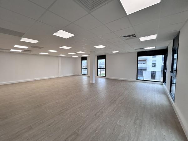 PERONNAS CENTRE - BUREAUX NEUFS A LOUER AVEC PARKINGS