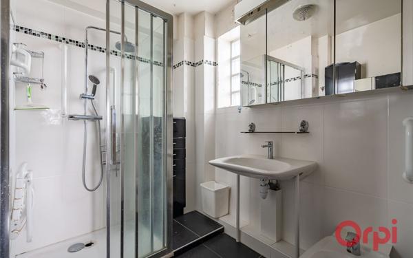 Appartement à vendre    3 pièces • 63 m2 Paris 14