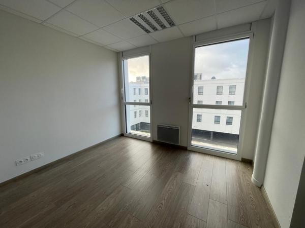 LOCATION BUREAUX 634 M² DIVISIBLES - ZONE ATLANPARC A PLESCOP